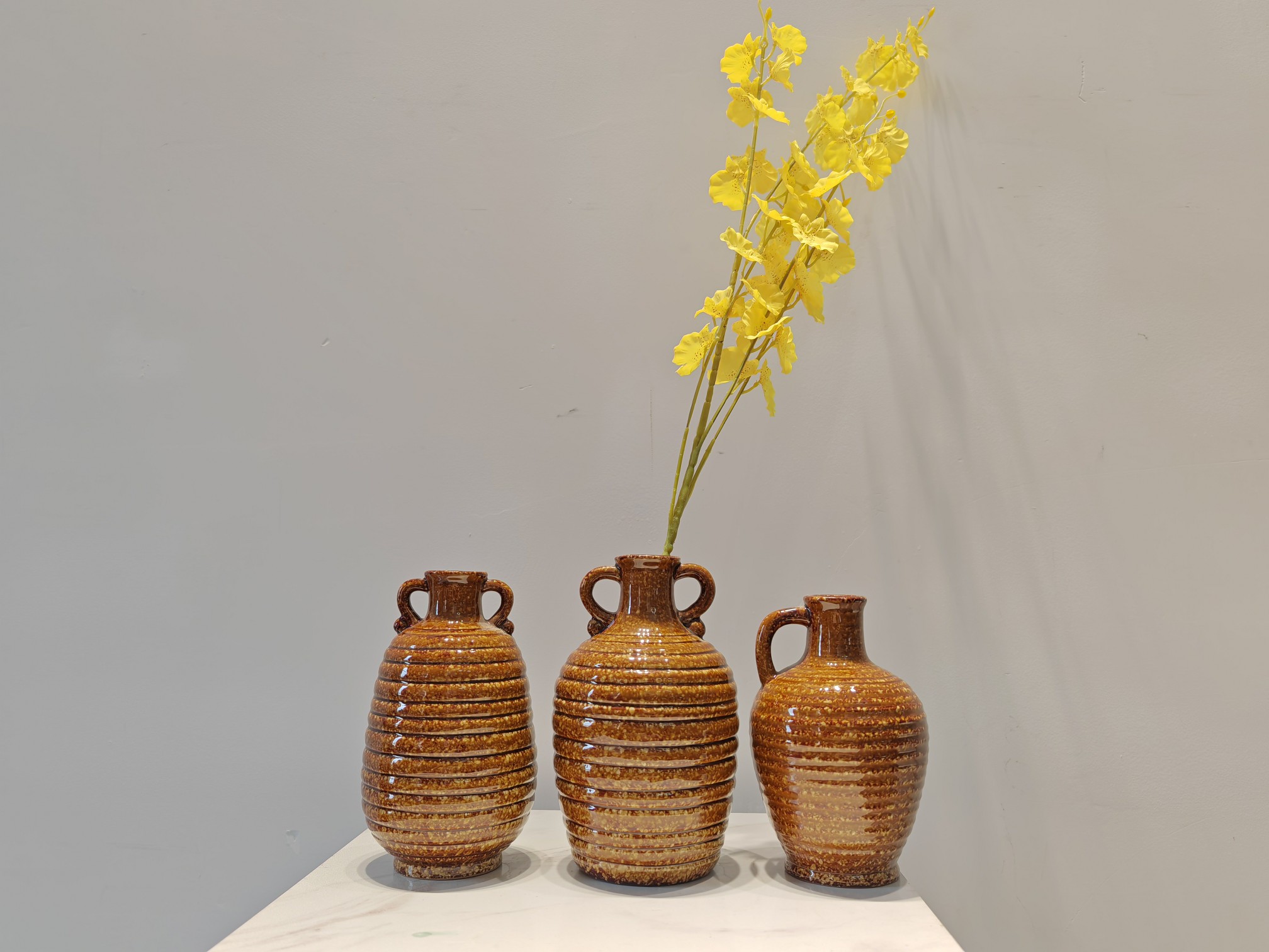 顶流家奢——visionnaire高定壁画 意大利轻奢家居设计师定制款，将奢华和艺术紧密结合，专业服务高端私宅。 高端定制设计师款实木立体手工雕刻大幅组合高端挂画，“家大叶大”3幅拼图装