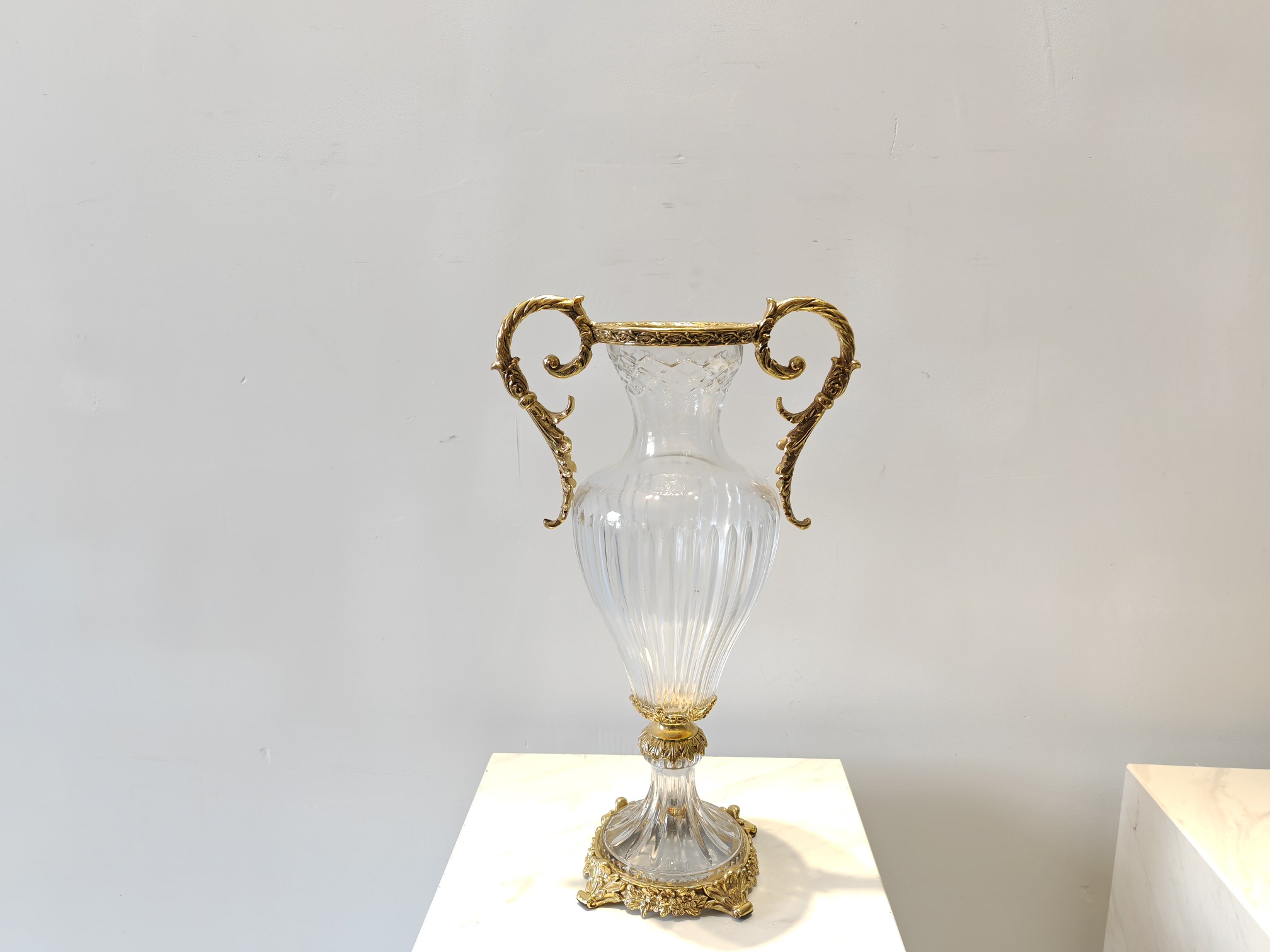 金葵SUNFLOWER-专注高端装饰挂画 致力于实现将艺术普及到现代人的点滴生活之中，诠释对生活美学的理解。 设计师款亚克力板国潮艺术挂画