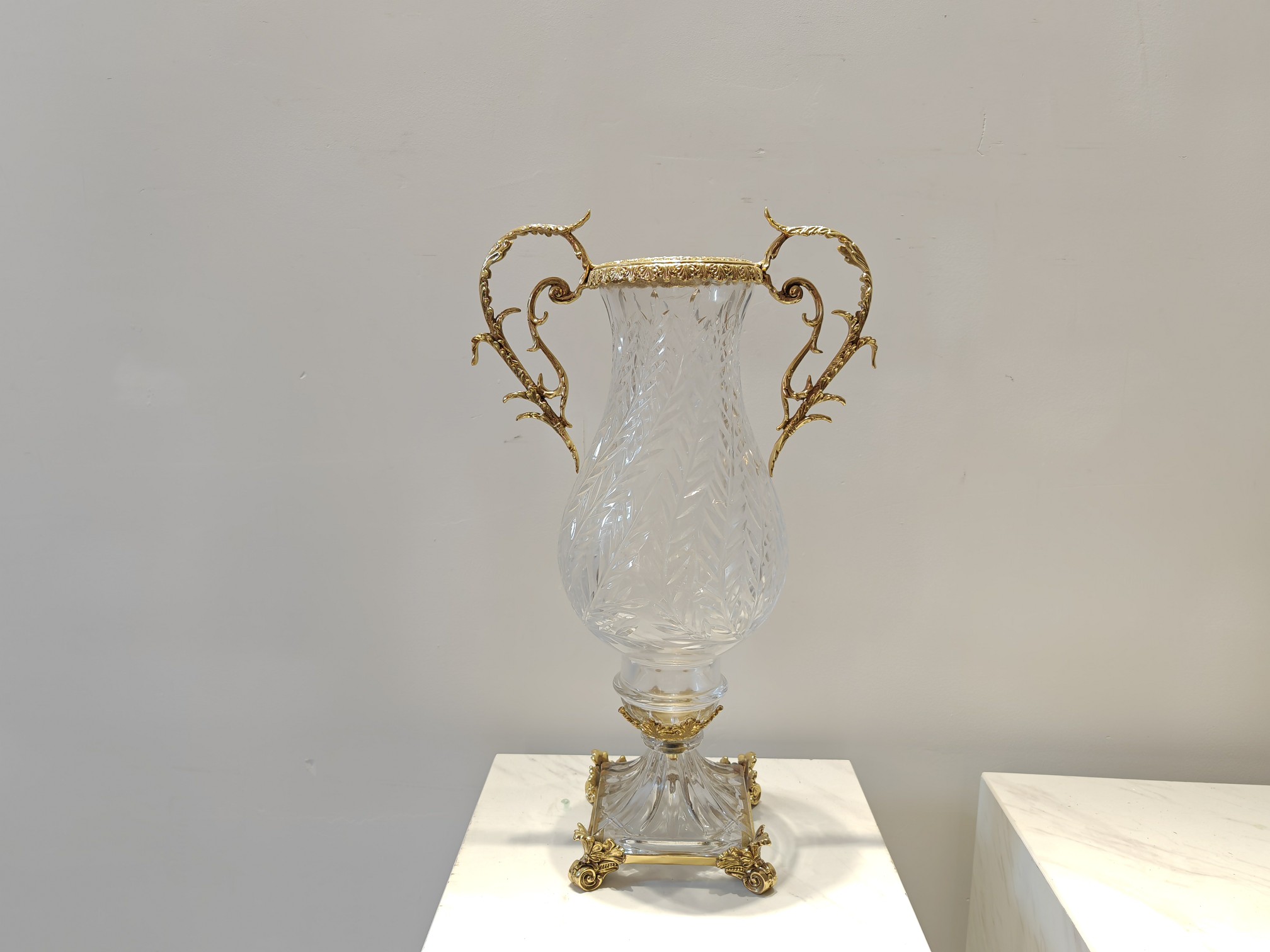 金葵SUNFLOWER-专注高端装饰挂画 致力于实现将艺术普及到现代人的点滴生活之中，诠释对生活美学的理解。 设计师款亚克力板国潮艺术挂画