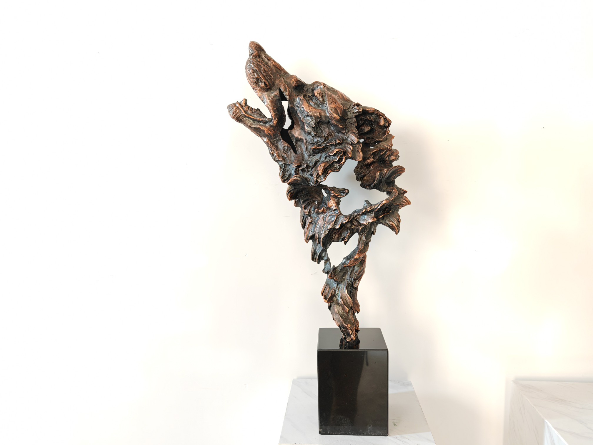 金葵SUNFLOWER-专注高端装饰挂画 致力于实现将艺术普及到现代人的点滴生活之中，诠释对生活美学的理解。 设计师款亚克力荧光板国潮艺术挂画