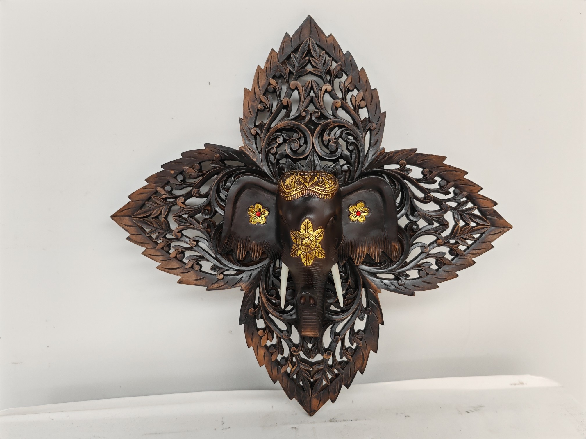 MUSE——家居装饰艺术 老式手工工艺，打造民族风，为空间带来一抹有关异域风情的想象。 新中式实木手工雕刻墙壁象头挂饰