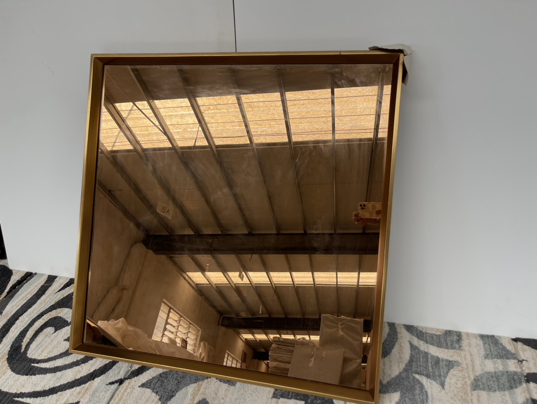 顶流家奢——visionnaire高定壁画 意大利轻奢家居设计师定制款，将奢华和艺术紧密结合，专业服务高端私宅。 高端定制美式镜面挂画