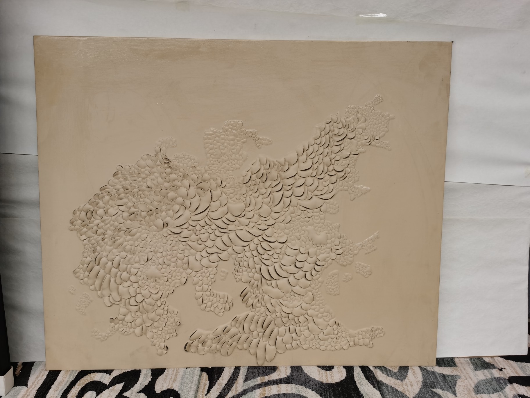 顶流家奢——visionnaire高定壁画 意大利轻奢家居设计师定制款，将奢华和艺术紧密结合，专业服务高端私宅。 高端定制皮质手工切割工艺卧室背景墙挂板