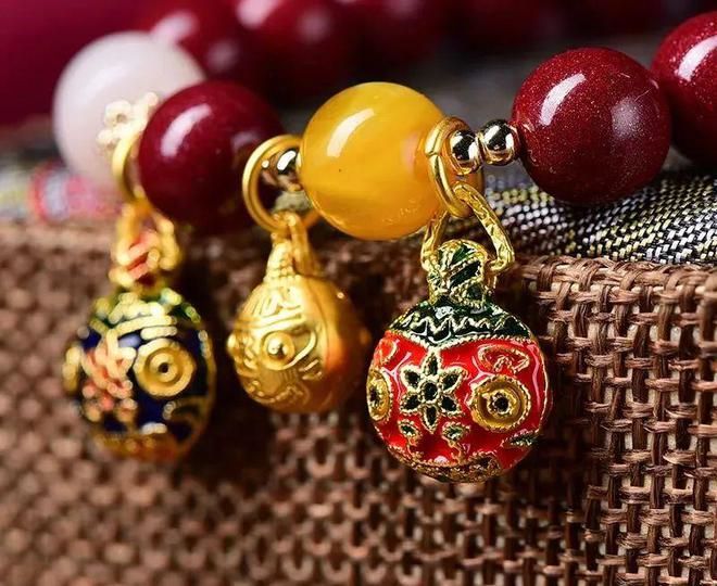 香港周六福招财转运朱砂吞金兽手链