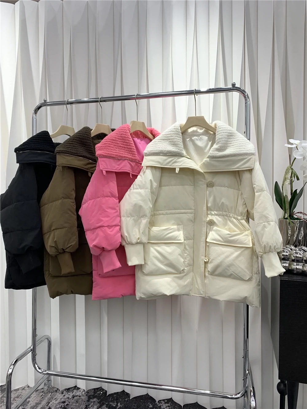 魅思梵收腰大翻领羽绒服H02