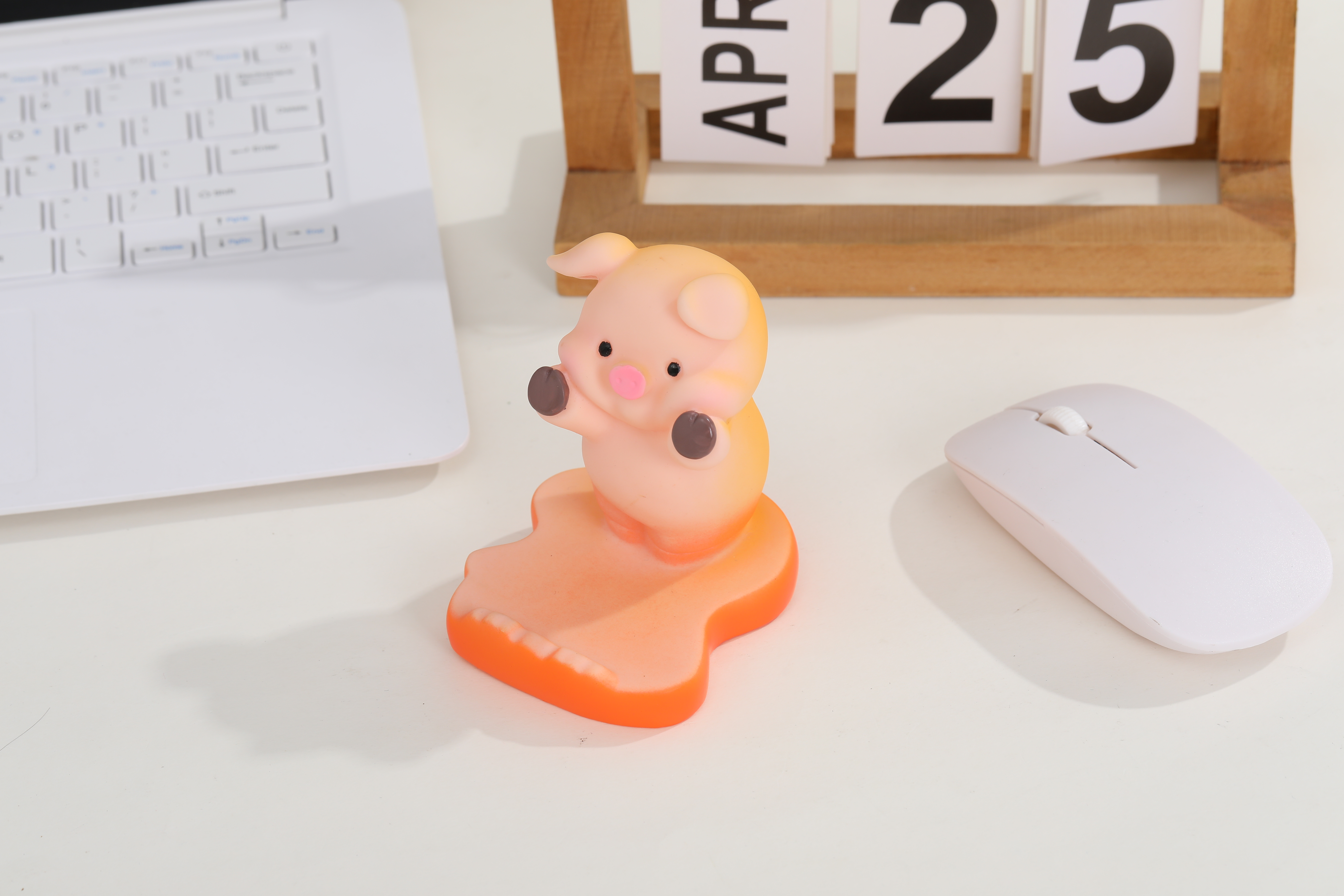 Mobile phone desktop stand genuine cat cute desk decoration three-dimensional ornaments new goddess gift Internet celebrity