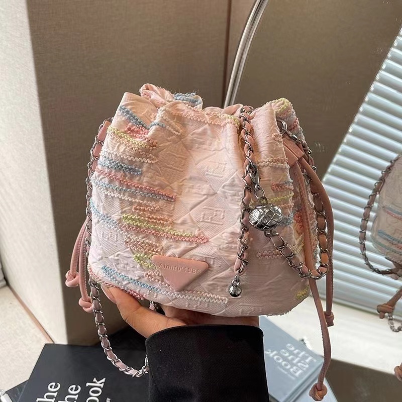 100 chain bag 2024 new fashion niche commuter chic one shoulder messenger bucket bag