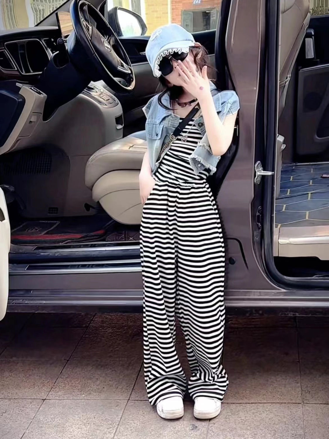 Girls' summer set 2024 new fashion women's children's summer sling three-piece set striped net red explosion street