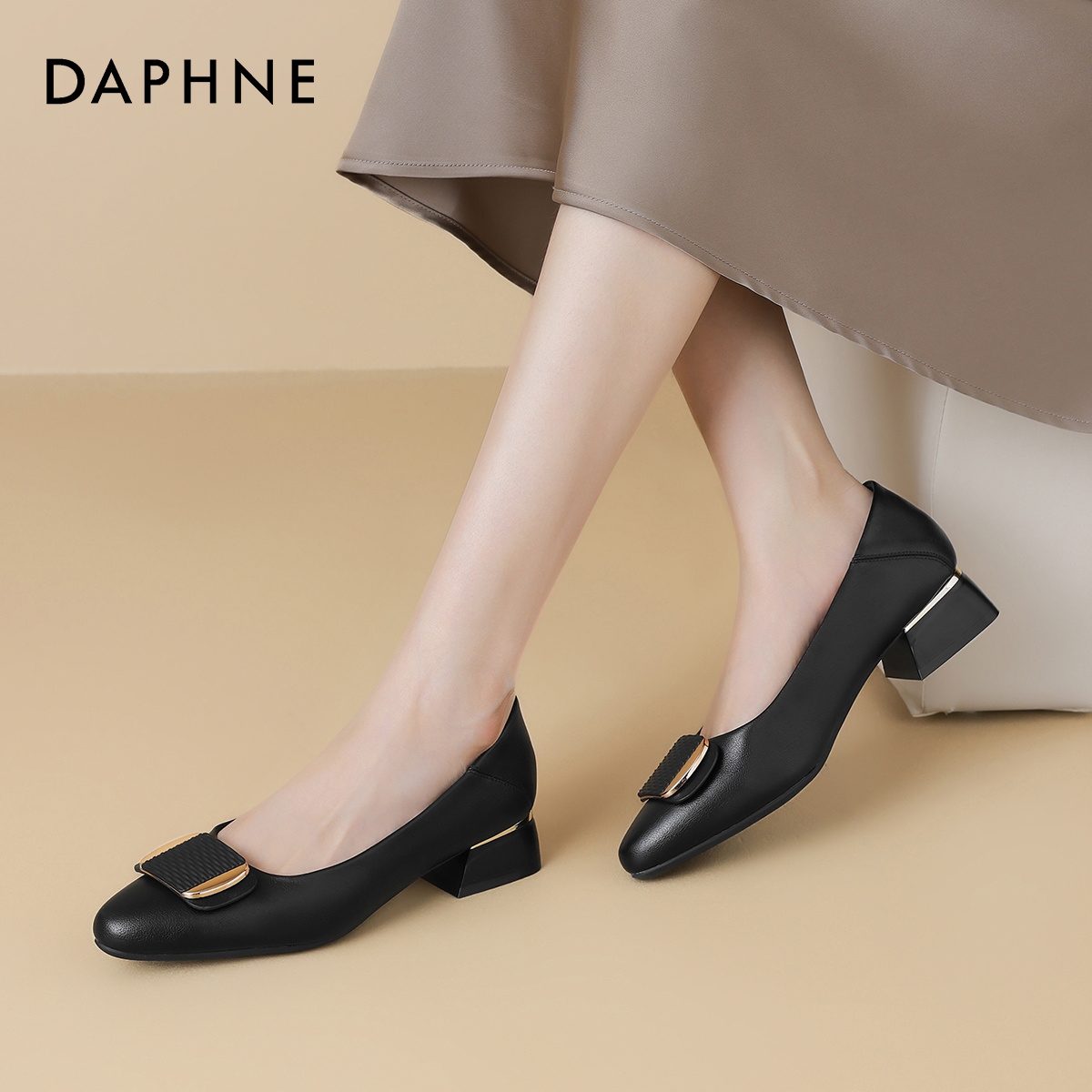 达芙妮通勤浅口单鞋女夏季新款粗跟软底小皮鞋4024404012