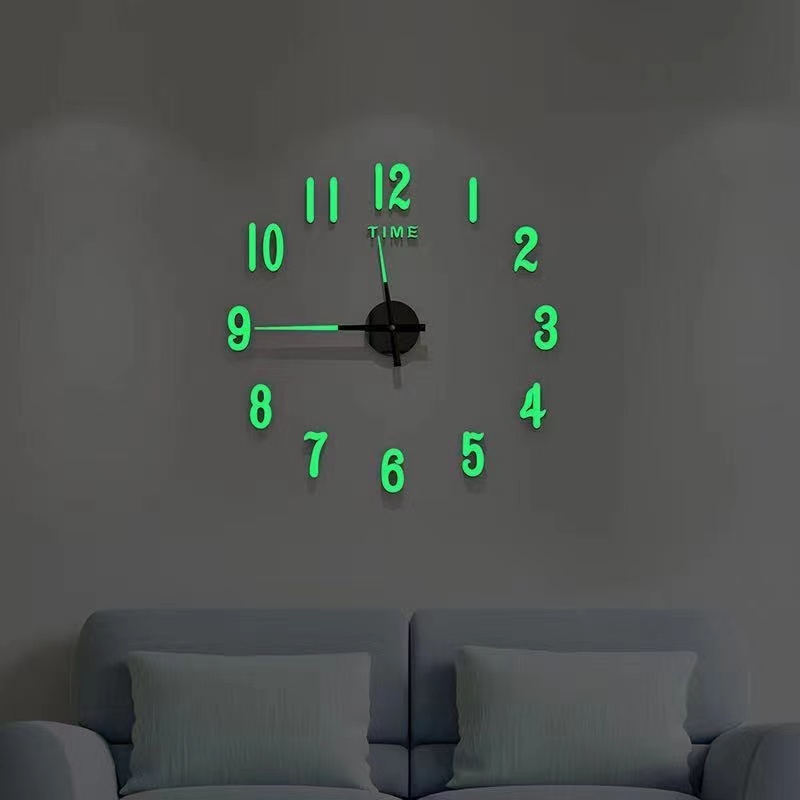 Glow-in-the-dark punch-free wall clock personality simple modern clock wall hanging home network red living room clock creative 