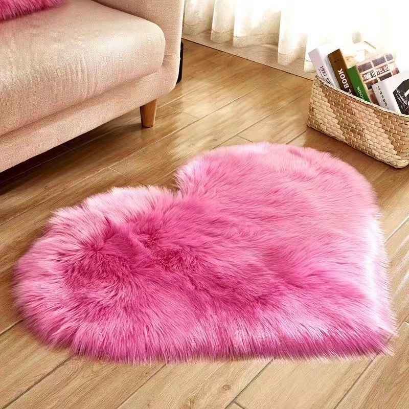 Bedroom plush heart-shaped carpet
