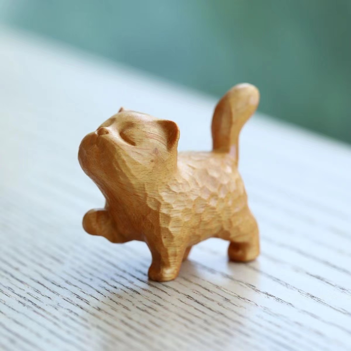 South American yellow Yang cute interesting proud petite cat hand pieces of ornaments play cat carving fortune