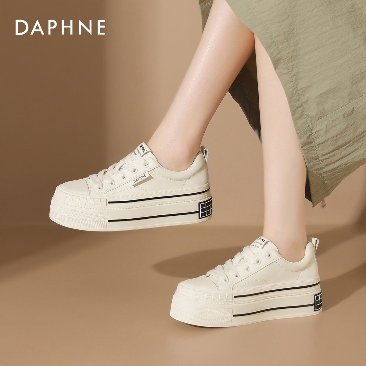 达芙妮厚底帆布鞋女新款运动休闲鞋板鞋女鞋4024101139