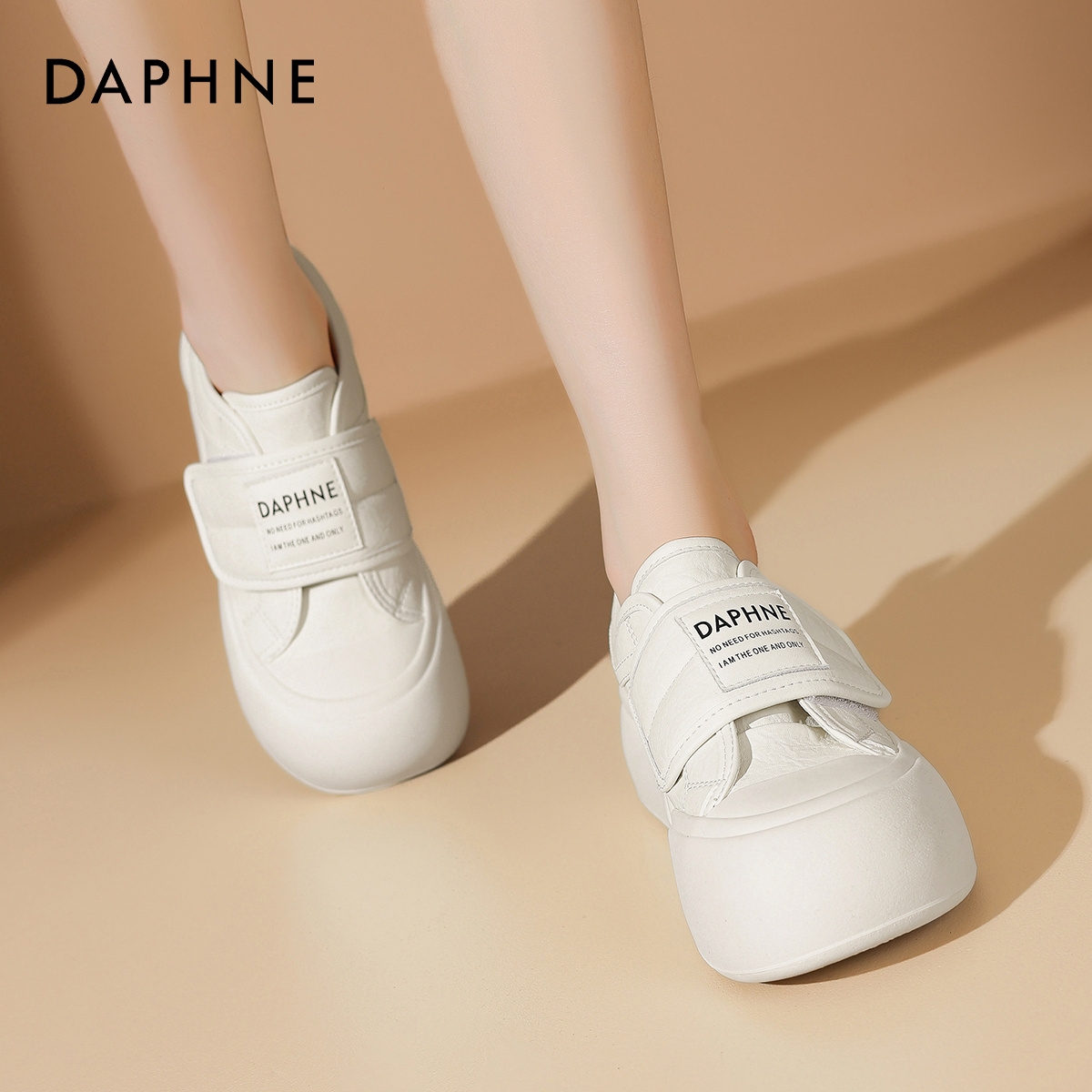 达芙妮厚底小白鞋女新款爆款夏季夏款魔术贴丑萌大头鞋面包鞋4024101170