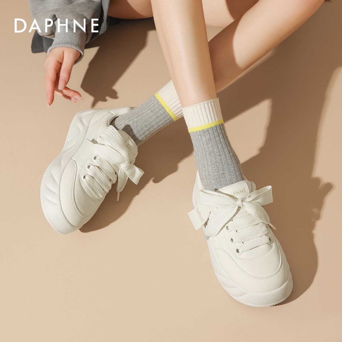 达芙妮女新款爆款软底面包鞋休闲运动板鞋女鞋4024101166