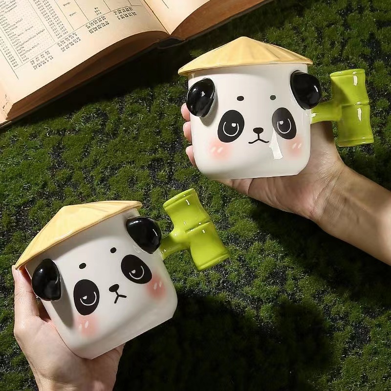 Bamboo panda hand-painted three-dimensional couple exquisite ceramic mug with cover order to send exquisite color box