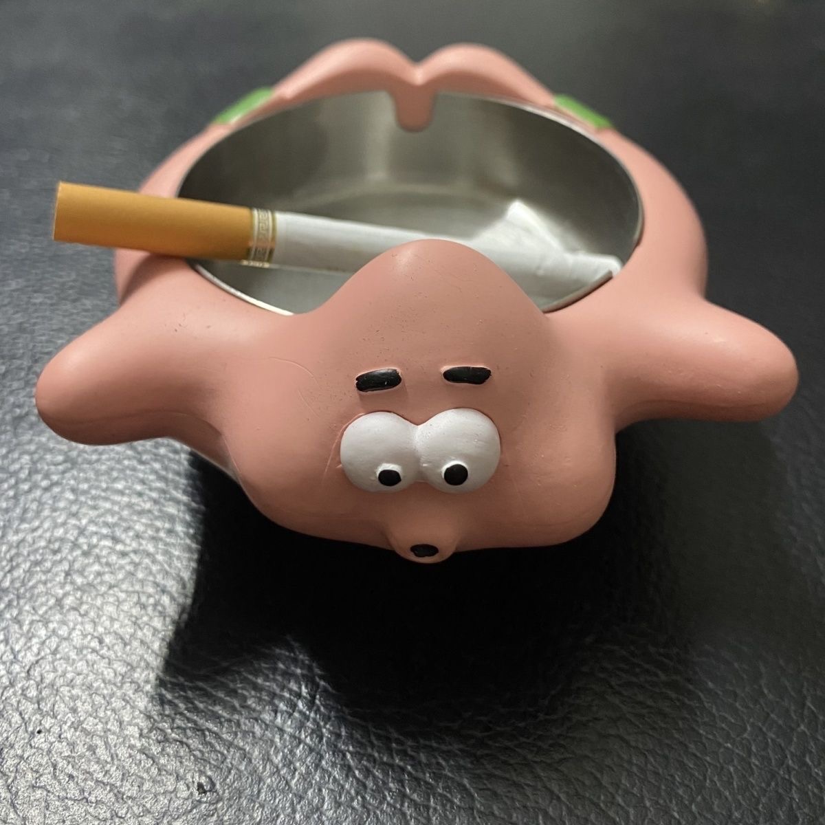 High appearance level bedroom room Modern creative cute cartoon ashtray pie Big star ashtray