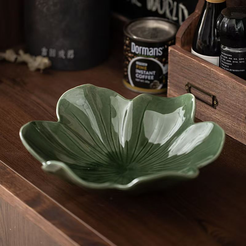 Retro style ceramic fruit plate living room candy plate Homestays restaurant petal-type dish micro-defects
