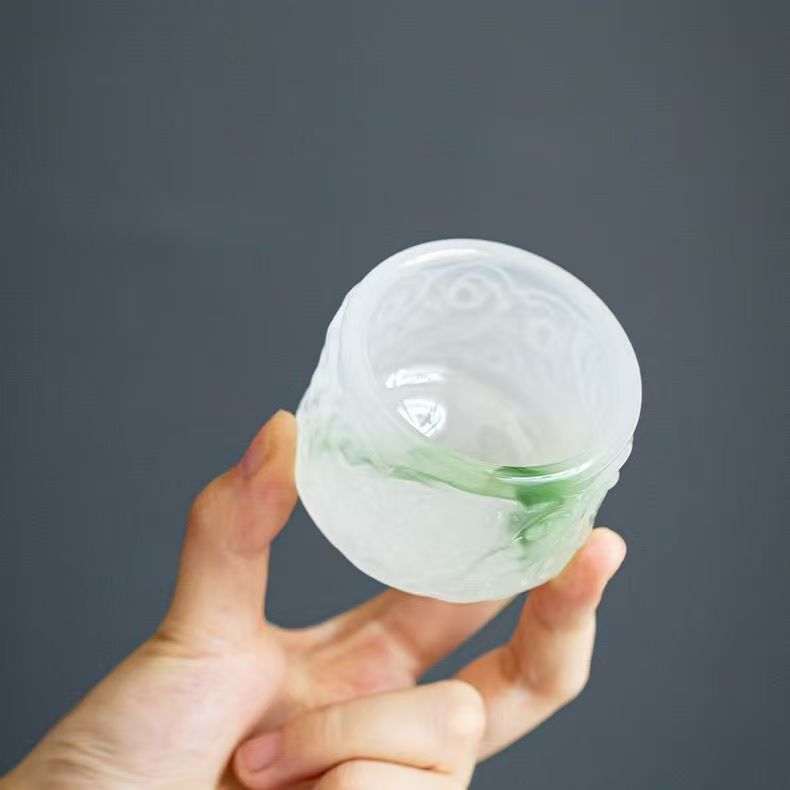 Relief Xiangyun glass pointing cup art sample tea cup simple host cup household kung fu tea set anti-fall cup