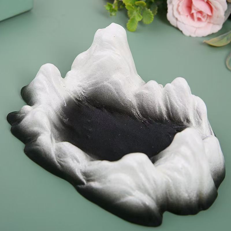 Cross-border new ceramic ashtray creative snow mountain shape ceramic storage tank ceramic desktop decoration