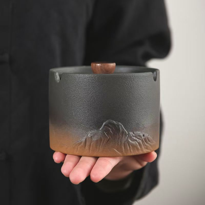 Ceramic ashtray Light luxury decoration home living room fly ash proof Chinese ashtray with cover