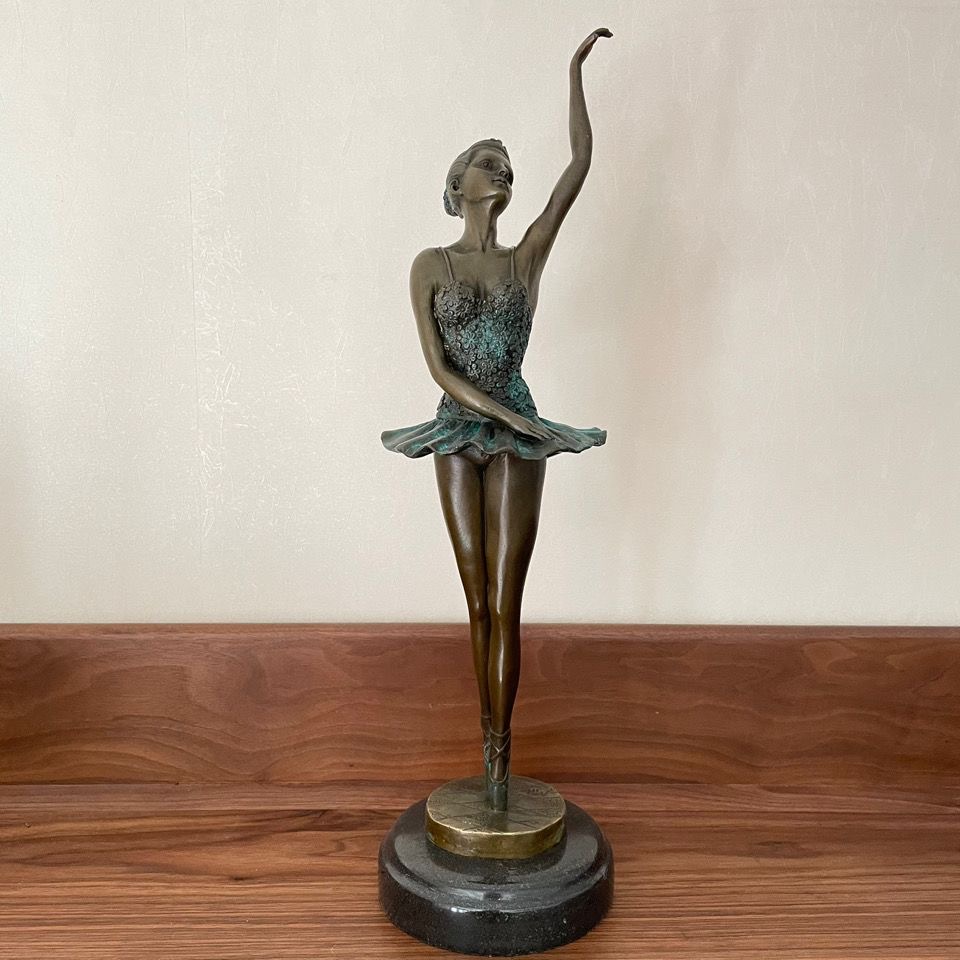 Ballet girl bronze sculpture Home decoration TV wine cabinet entrance display stand office dance decoration
